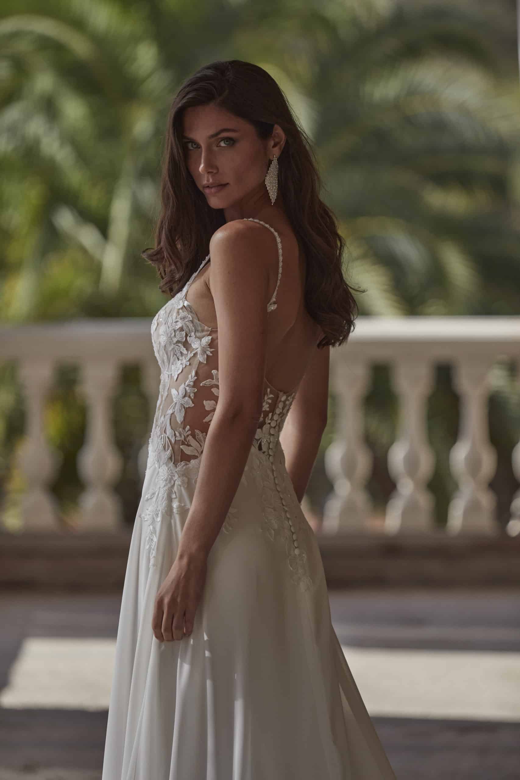 25025 Brautkleid Amelie bei VeRina Brautmoden in Hille Rothenuffeln Chiffonrock mit Spitzenborte Corsage mit zarter Spitze bedeckt zarte Träger transparente Corsage (1)