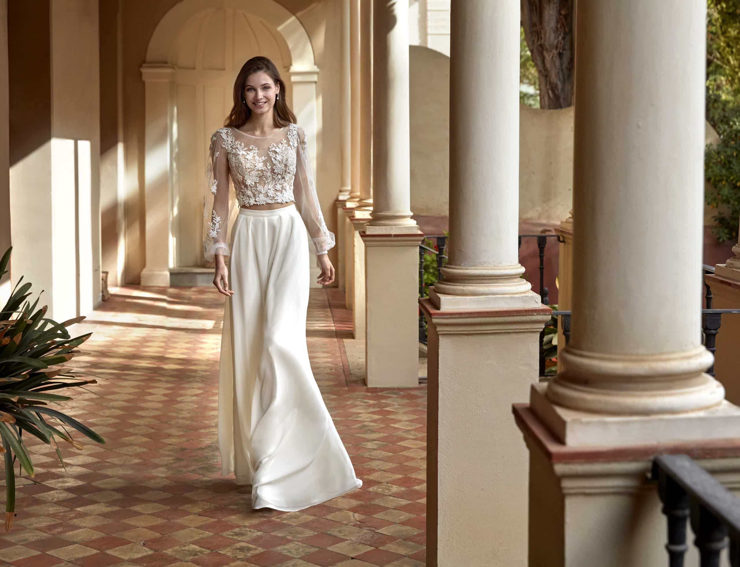 45004TS Amelie zweiteiler Standesamt Brauthose Brautbluse bei VeRina Brautmoden in Hille Rothenuffeln weite Chiffonhose langärmlige Bluse mit Spitze transparent Knopfleiste (1 (3)