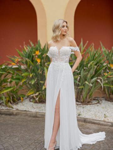 al135 Brautkleid Fashion Queen bei VeRina Brautmoden in Hille Rothenuffeln Chiffonkleid mit Schlitz Corsage Carmenträger
