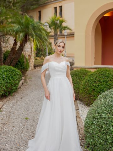 b2654 Brautkleid Ann Angelex Fashion Queen bei VeRina Brautmoden in Hille Rothenuffeln leichtes Chiffonkleid ohne Spitze Herz Ausschnitt gerader Rücken Ausschnitt Carmen Träger 1