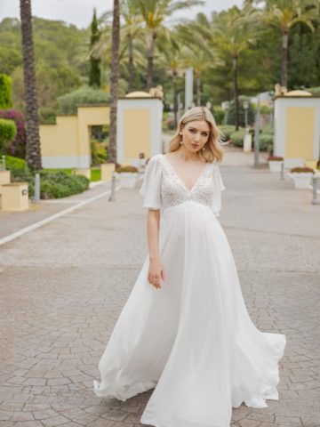 bs525 Umstamdskleid Fashion Queen Brautkleid bei VeRina Brautmoden in Hille Rothenuffeln Chiffonkleid Schleppe V Ausschnitt Flatterärmel aus Chiffon zarte Blätterspitze (1)