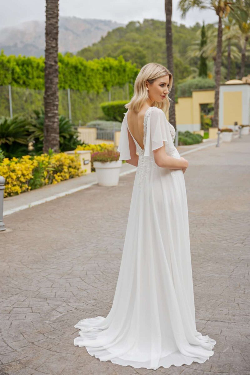 bs525 Umstamdskleid Fashion Queen Brautkleid bei VeRina Brautmoden in Hille Rothenuffeln Chiffonkleid Schleppe V Ausschnitt Flatterärmel aus Chiffon zarte Blätterspitze (2)