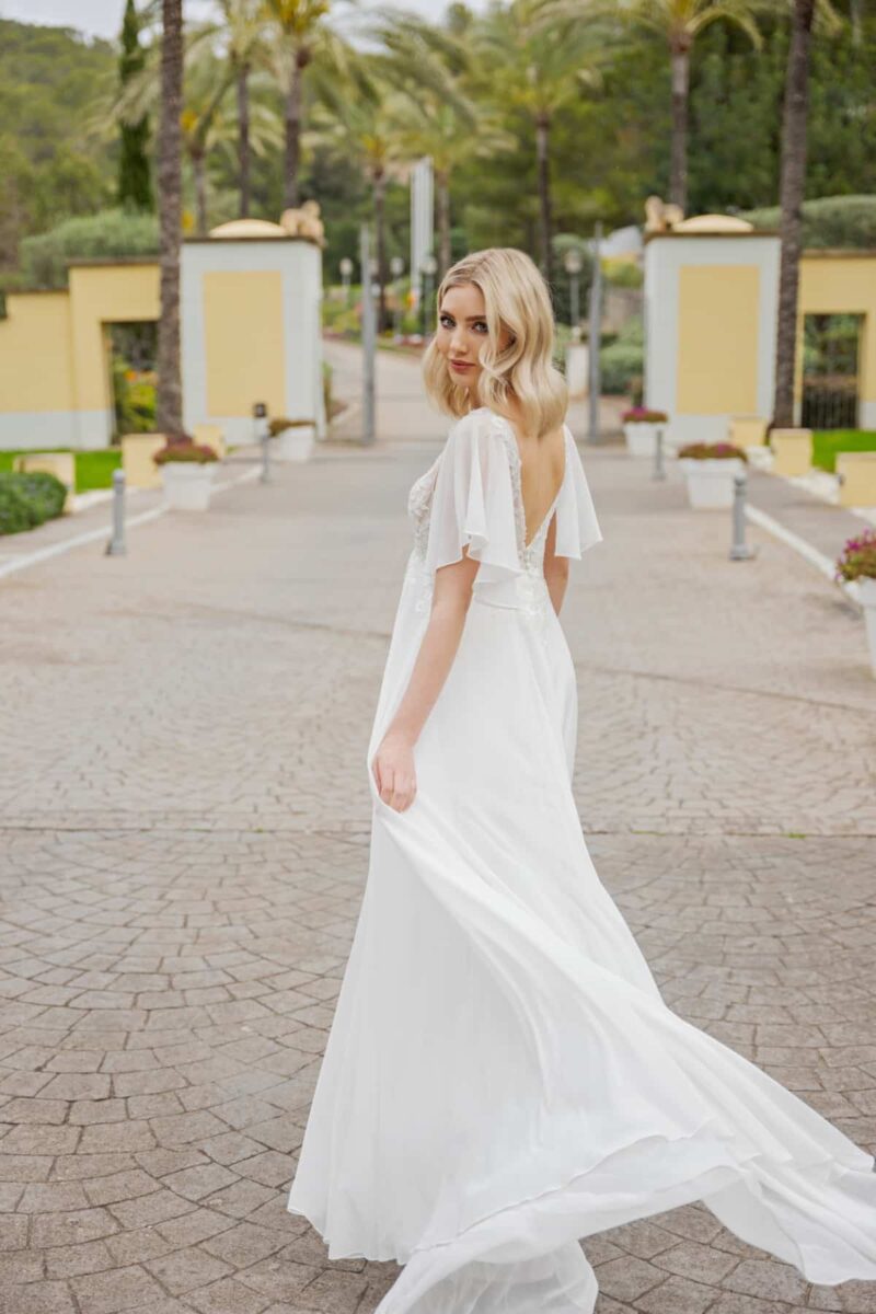bs525 Umstamdskleid Fashion Queen Brautkleid bei VeRina Brautmoden in Hille Rothenuffeln Chiffonkleid Schleppe V Ausschnitt Flatterärmel aus Chiffon zarte Blätterspitze (4)