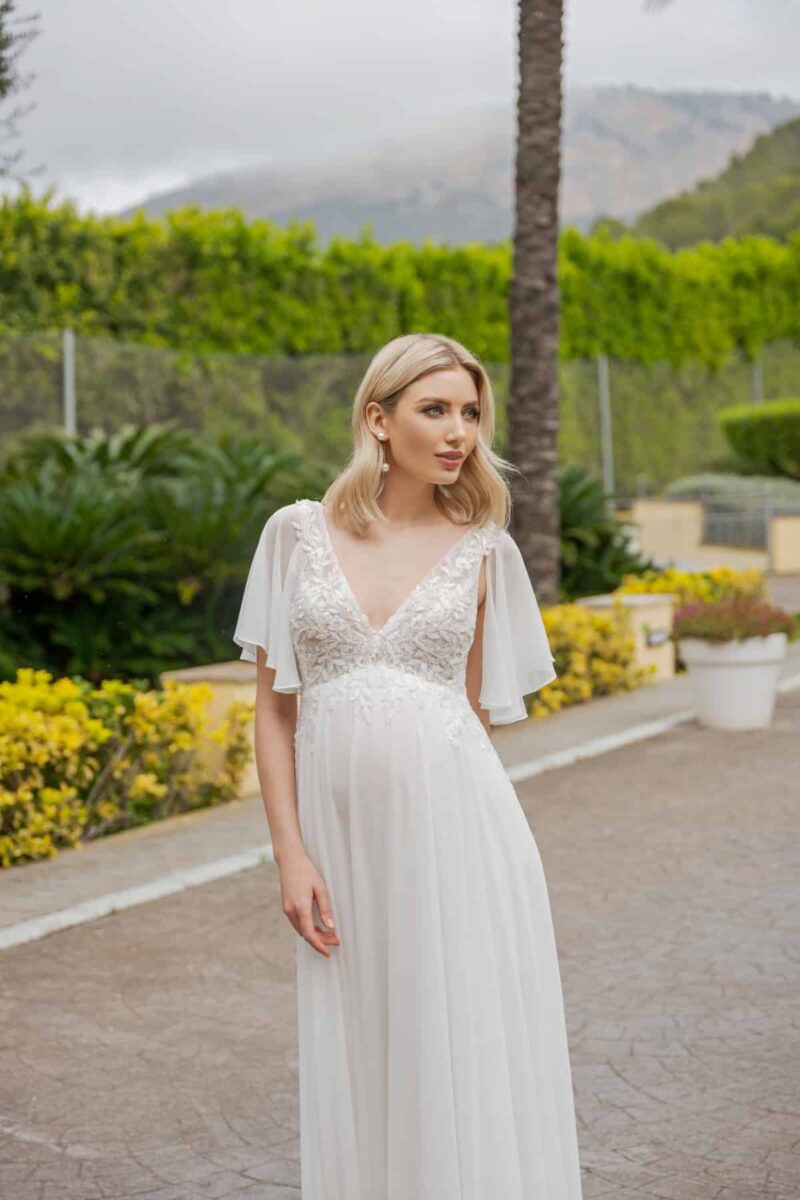 bs525 Umstamdskleid Fashion Queen Brautkleid bei VeRina Brautmoden in Hille Rothenuffeln Chiffonkleid Schleppe V Ausschnitt Flatterärmel aus Chiffon zarte Blätterspitze