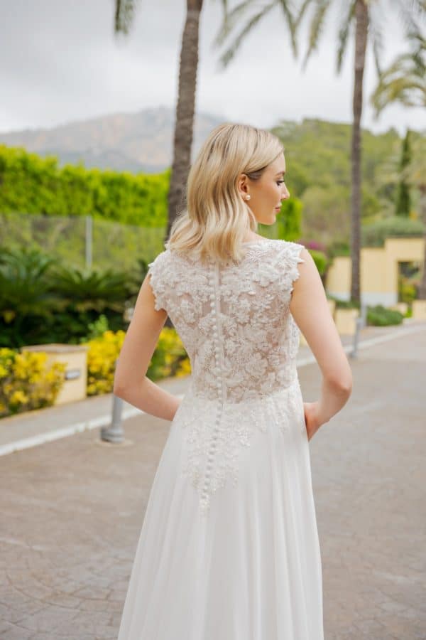 bs526 Umstandskleid Brautkleid Fashion Queen Bei VeRina Brautmoden in Hille Rothenuffeln Chiffonkleid Schleppe breitere Träger hochgeschlossener Rücken mit Knopfleiste (1)