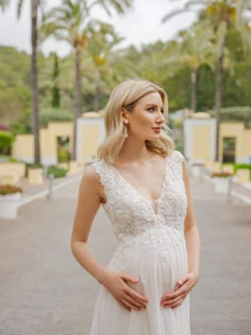 bs526 Umstandskleid Brautkleid Fashion Queen Bei VeRina Brautmoden in Hille Rothenuffeln Chiffonkleid Schleppe breitere Träger hochgeschlossener Rücken mit Knopfleiste (3)