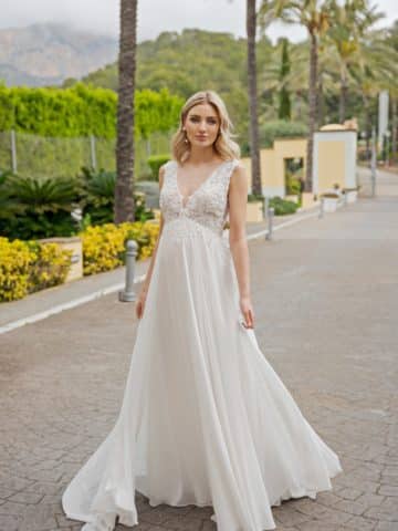 bs526 Umstandskleid Brautkleid Fashion Queen Bei VeRina Brautmoden in Hille Rothenuffeln Chiffonkleid Schleppe breitere Träger hochgeschlossener Rücken mit Knopfleiste