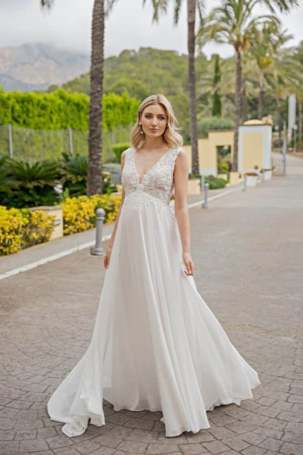bs526 Umstandskleid Brautkleid Fashion Queen Bei VeRina Brautmoden in Hille Rothenuffeln Chiffonkleid Schleppe breitere Träger hochgeschlossener Rücken mit Knopfleiste