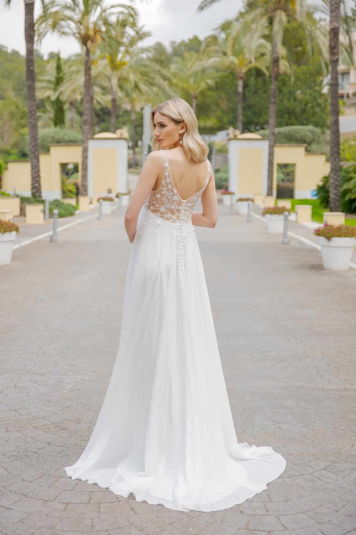 bs527 Brautkleid Umstandskleid Fashion Queen bei VeRina Brautmoden in Hille Rothenuffeln Chiffonkleid Schleppe zarte Spitze mit Blümchen brauner Tüll V Ausschnitt (3)