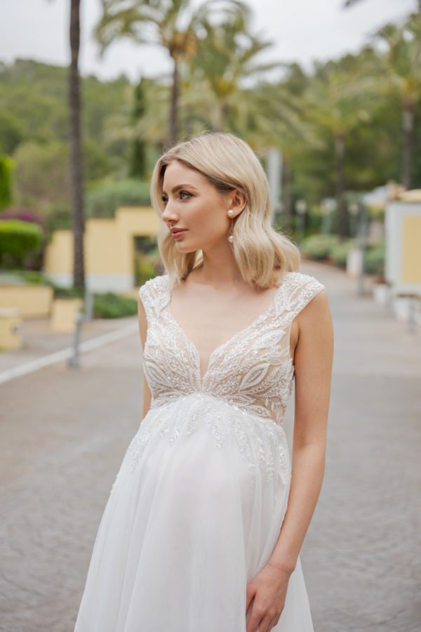 bs528 Brautkleid Umstandskleid Fashion Queen bei VeRina Brautmoden in Hille Rothenuffeln Tüllkleid Schleppe V Ausschnitt Glitzer Blätterspitze (2)