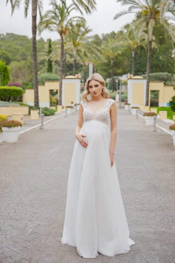 bs528 Brautkleid Umstandskleid Fashion Queen bei VeRina Brautmoden in Hille Rothenuffeln Tüllkleid Schleppe V Ausschnitt Glitzer Blätterspitze