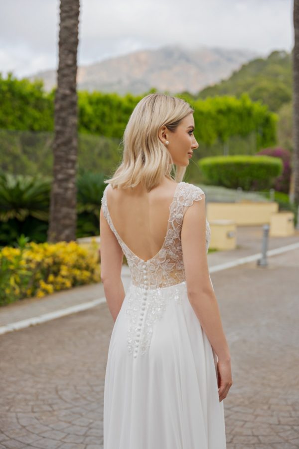 bs529 Brautkleid Umstandskleid Fashion Queen bei VeRina Brautmoden in Hille Rothenuffeln Chiffonkleid breitere Träger Knopfleiste tiefer Rückenausschnitt (1)