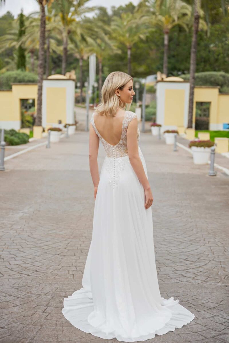 bs529 Brautkleid Umstandskleid Fashion Queen bei VeRina Brautmoden in Hille Rothenuffeln Chiffonkleid breitere Träger Knopfleiste tiefer Rückenausschnitt (3)