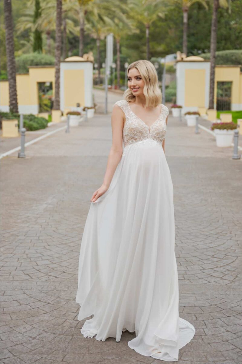 bs529 Brautkleid Umstandskleid Fashion Queen bei VeRina Brautmoden in Hille Rothenuffeln Chiffonkleid breitere Träger Knopfleiste tiefer Rückenausschnitt