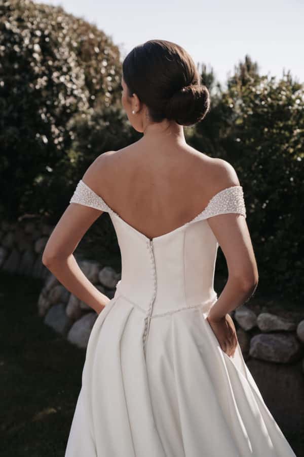 LB520 Brautkleid Lohrengel bei VeRina Brautmoden in Hille Rothenuffeln schlicht a Linie Perlenträger (12)