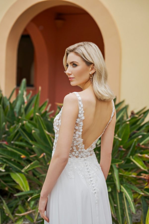 al144 Brautkleid Amera vera light Fashion Queen bei VeRina Brautmoden in Hille Rothenuffeln Chiffon Blumen V Ausschnitt (1)