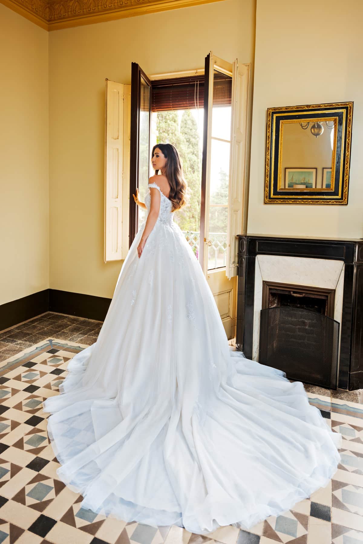 b2618 Brautkleid amera vera Fashion Queen bei VeRina Brautmoden in Hille Rothenuffeln Tüllkleid Prinzessin Glitzer Carmenträger (1)