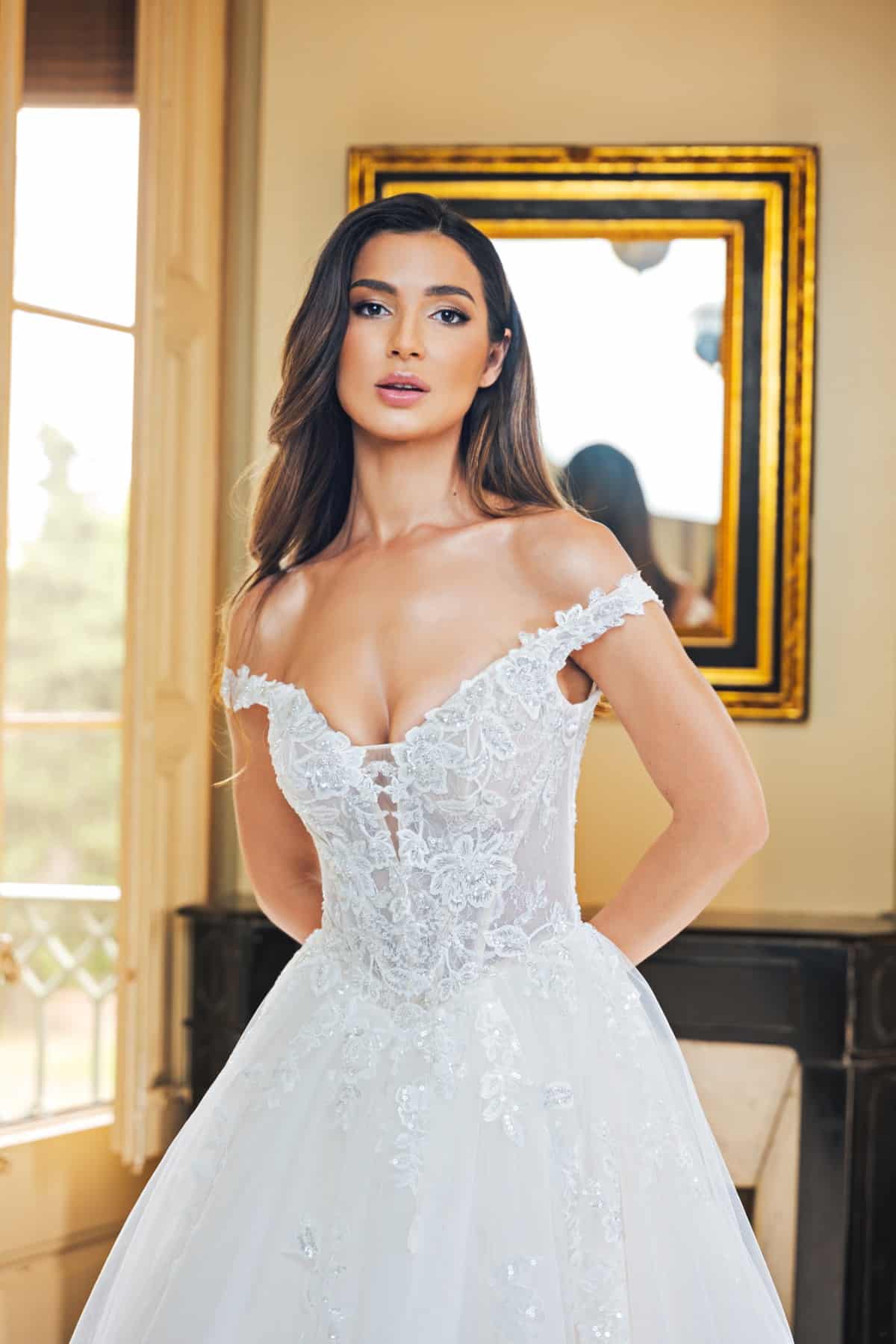 b2618 Brautkleid amera vera Fashion Queen bei VeRina Brautmoden in Hille Rothenuffeln Tüllkleid Prinzessin Glitzer Carmenträger (2)