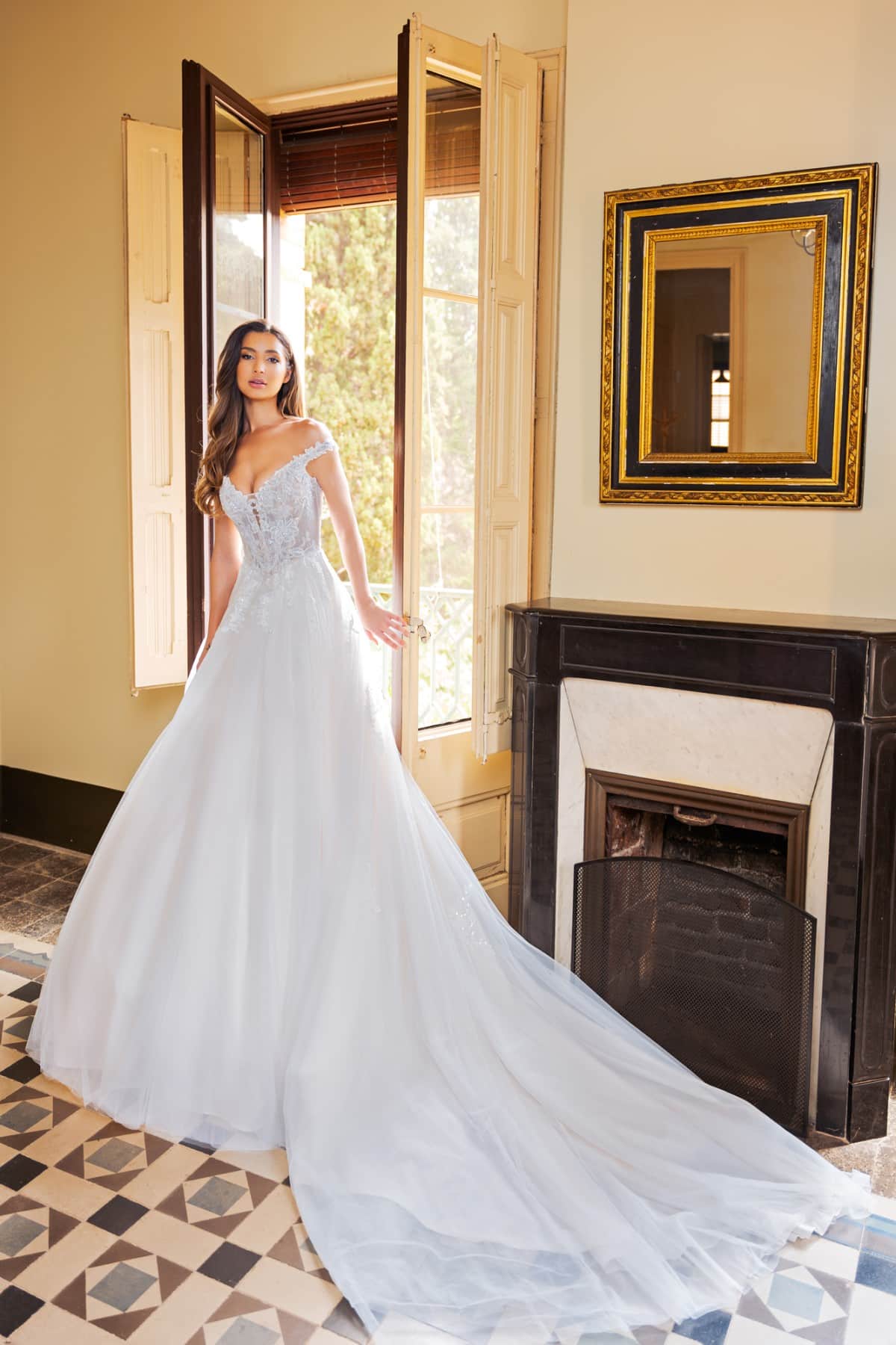 b2618 Brautkleid amera vera Fashion Queen bei VeRina Brautmoden in Hille Rothenuffeln Tüllkleid Prinzessin Glitzer Carmenträger (3)