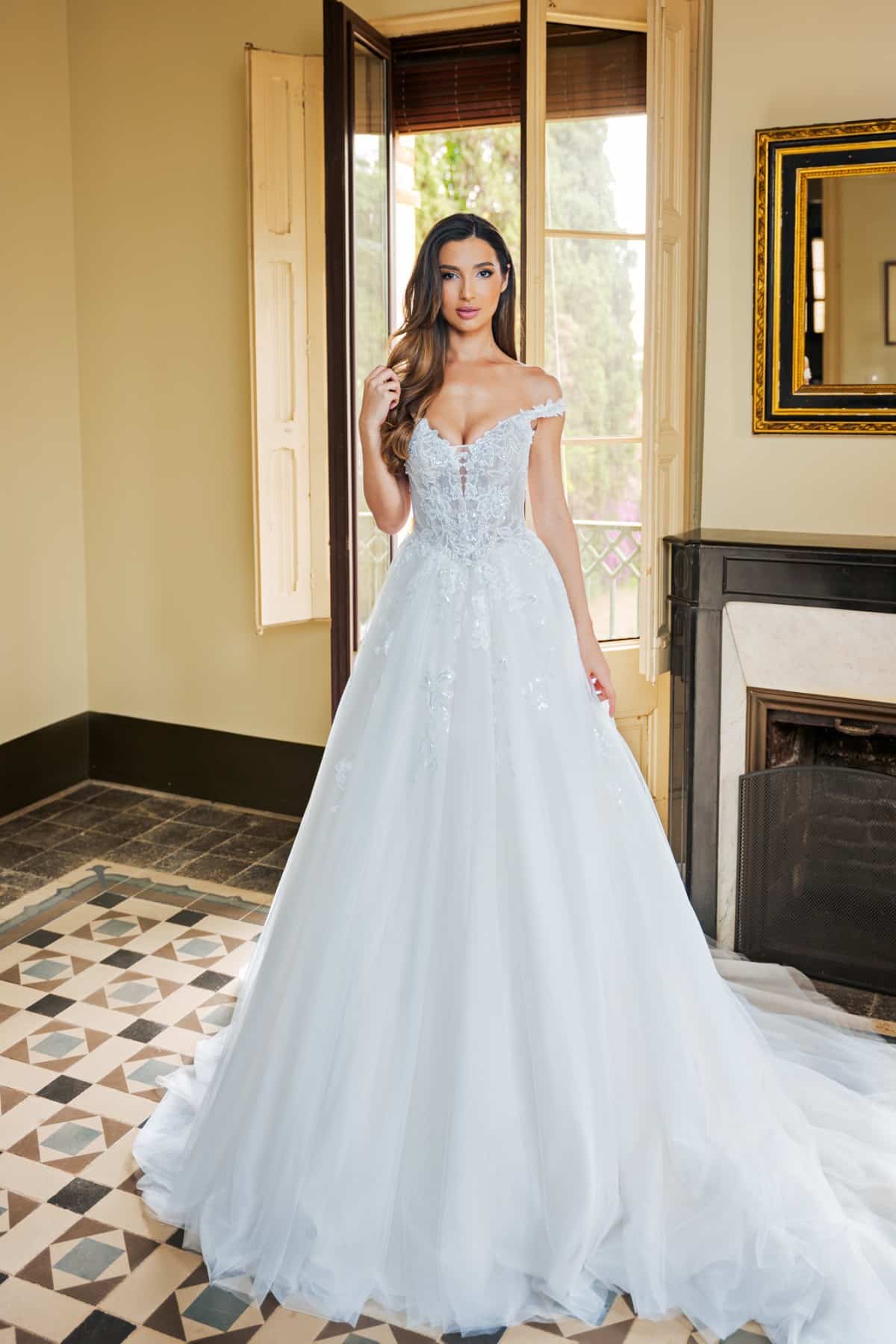 b2618 Brautkleid amera vera Fashion Queen bei VeRina Brautmoden in Hille Rothenuffeln Tüllkleid Prinzessin Glitzer Carmenträger (4)