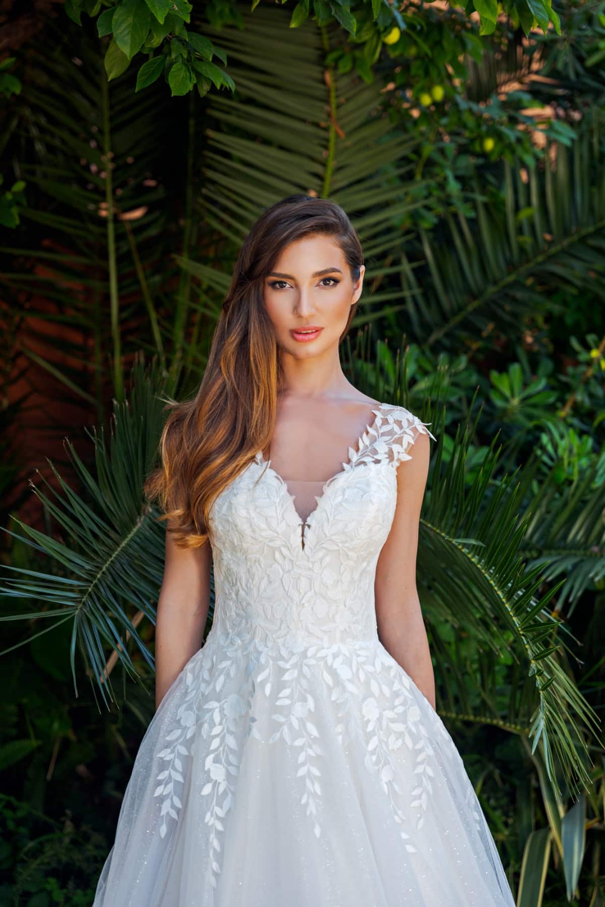 b2632 Brautkleid Amera Vera bei VeRina Brautmoden in Hille Rothenuffeln Prinzessin Tüll fließende Spitze breite Träger (1)