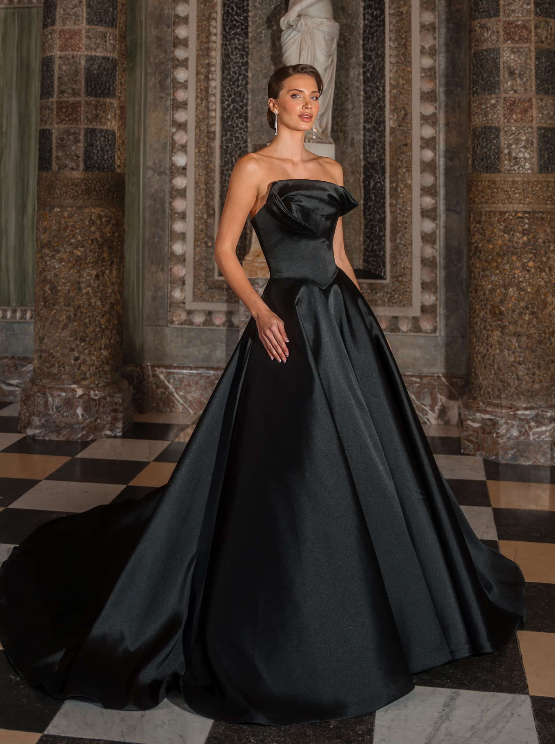 50912 Brautkleid Diane Legrand bei VeRina Brautmoden in Hille Rothenuffeln schwarz clean offshoulder (2)