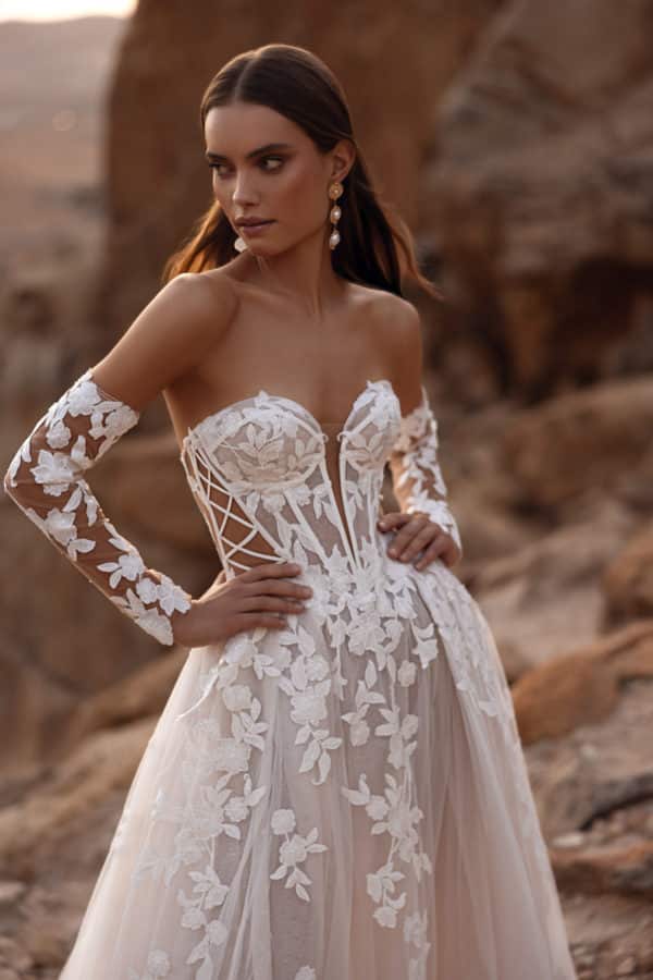 Nabila Dama Couture Brautkleid bei VeRina Brautmoden in Hille Rothenuffeln Tüllkleid Glitzer Corsett Schleppe (1)