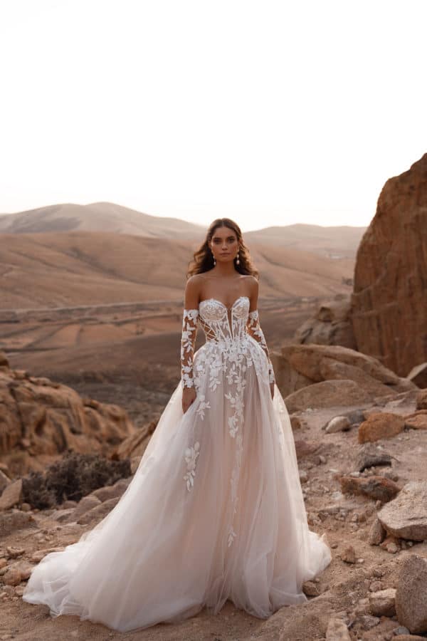Nabila Dama Couture Brautkleid bei VeRina Brautmoden in Hille Rothenuffeln Tüllkleid Glitzer Corsett Schleppe (2)