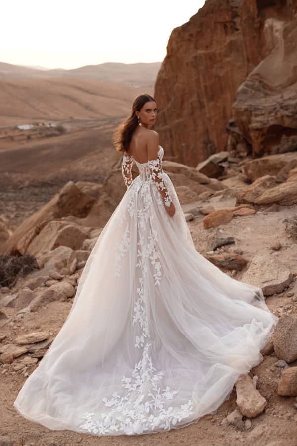 Nabila Dama Couture Brautkleid bei VeRina Brautmoden in Hille Rothenuffeln Tüllkleid Glitzer Corsett Schleppe (5)