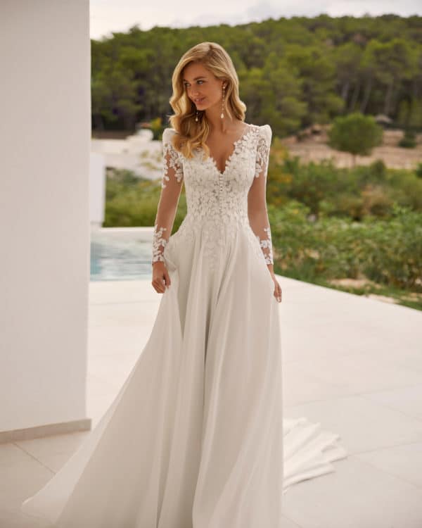 Brautkleid SALOME ADRIANA ALIER bei VeRina Brautmoden in Hille Rothenuffeln Spaghettiträger Chiffon Blätterspitze (2)