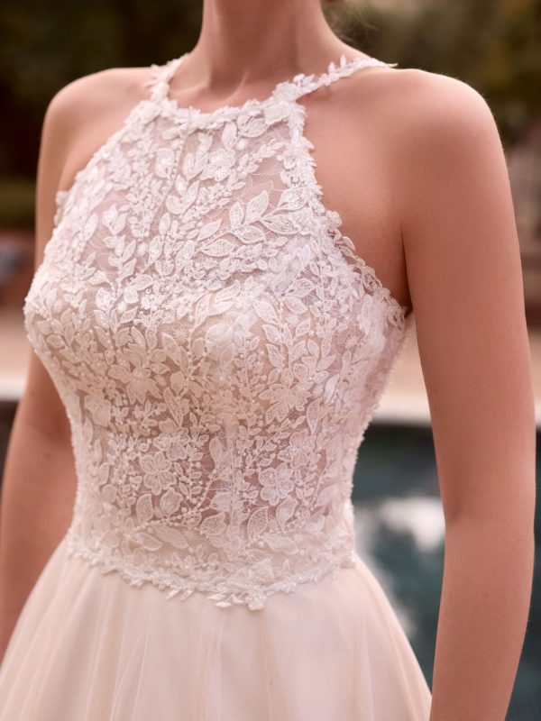 bianco evento bridal top e502 bei VeRina Brautmoden in Hille Rothenuffeln neckholder Spitze zarte Träger 1 1 (1)