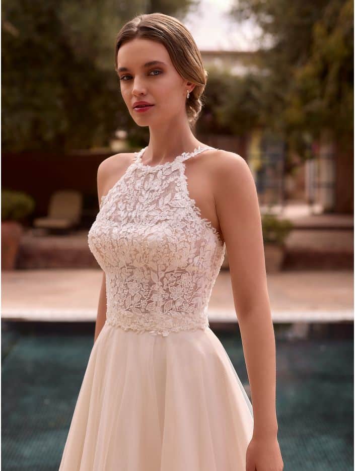 bianco evento bridal top e502 bei VeRina Brautmoden in Hille Rothenuffeln neckholder Spitze zarte Träger 1 1