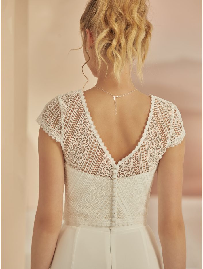 bridal bolero e361 bei VeRina Brautmoden in Hille Rothenufflen hochgeschlossen Spitze T Short Ärmel V Rückenausschnitt