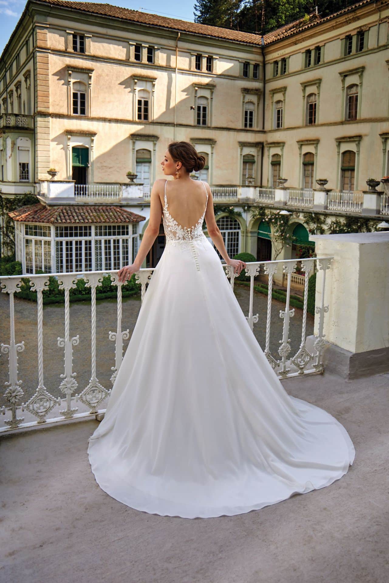 40084 Amelie Brautkleid Amelie bei VeRina Brautmoden in Hille Rothenuffeln Chiffonrock Tüllrock Spitze Spaghettiträger transparente Corsage V Ausschnitt 2