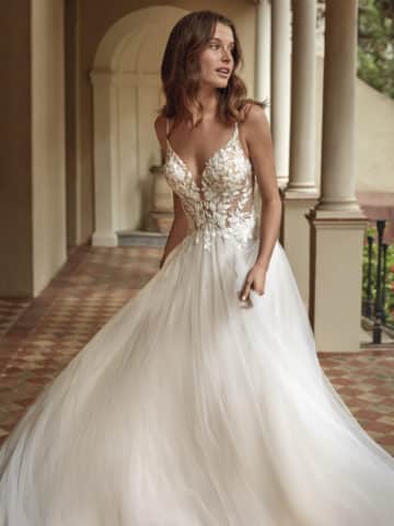 45007U Amelie Brautkleid Amelie bei VeRina Brautmoden in Hille Rothenuffeln Tüllrock Spitze Spaghettiträger transparente Corsage V Ausschnitt 1