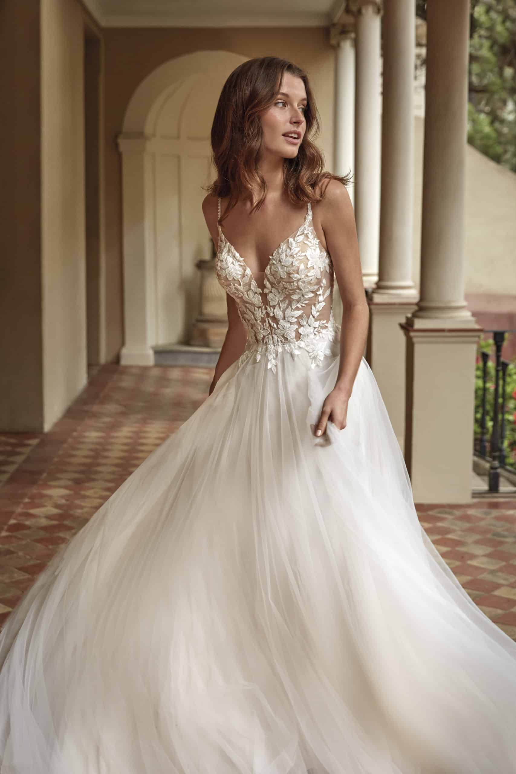 45007U Amelie Brautkleid Amelie bei VeRina Brautmoden in Hille Rothenuffeln Tüllrock Spitze Spaghettiträger transparente Corsage V Ausschnitt 1