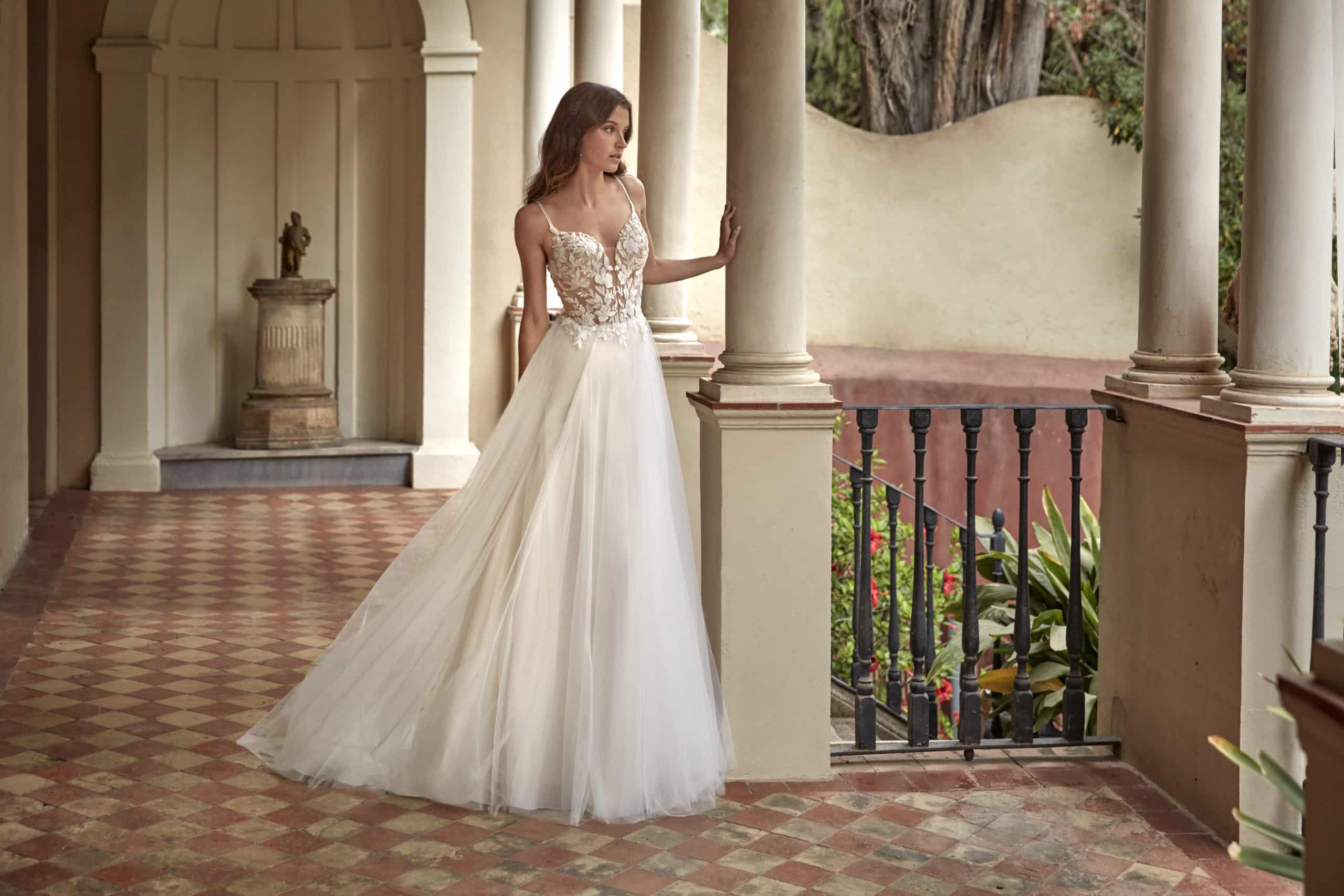 45007U Amelie Brautkleid Amelie bei VeRina Brautmoden in Hille Rothenuffeln Tüllrock Spitze Spaghettiträger transparente Corsage V Ausschnitt 4