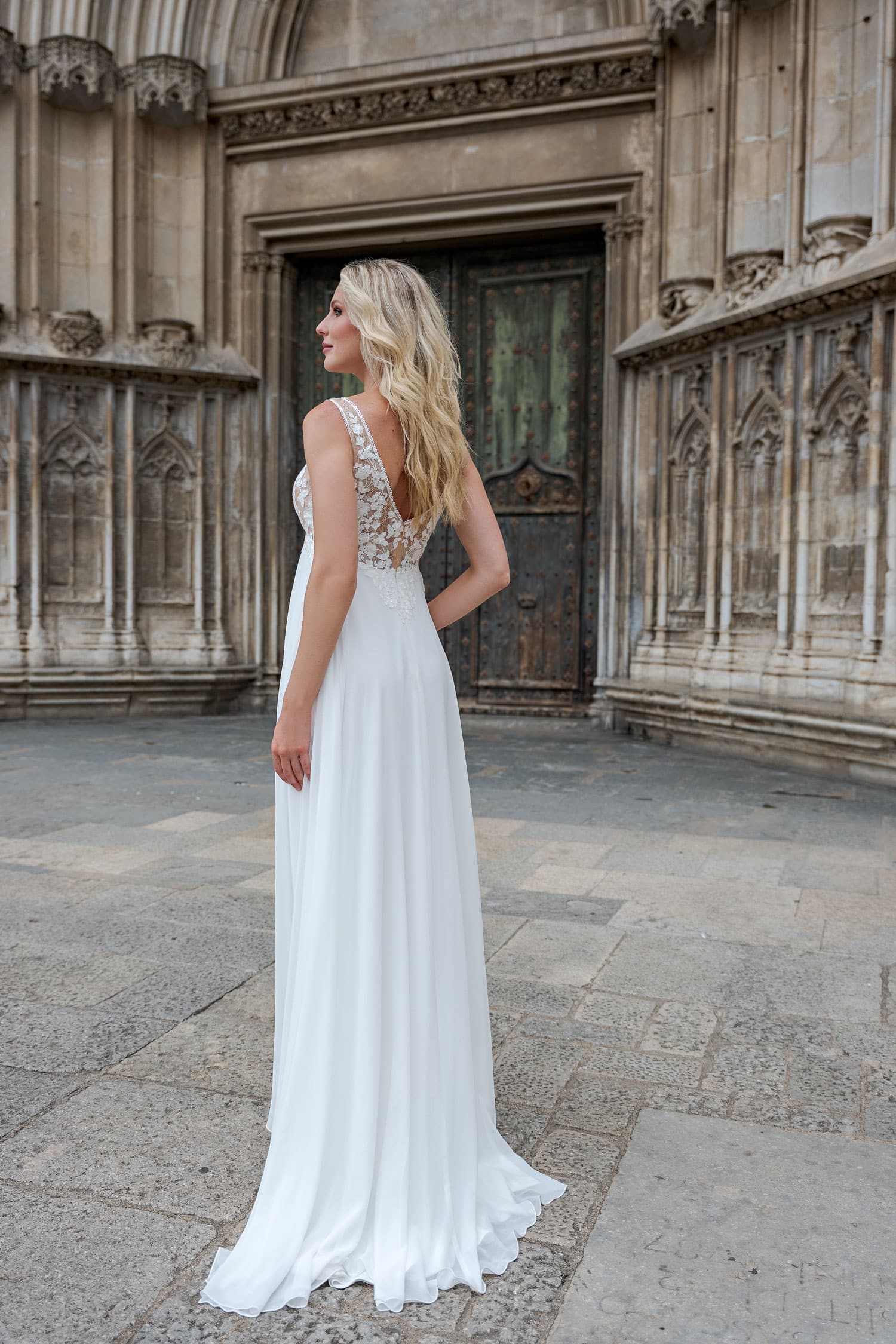 BS501 Brautkleid Fashion Queen bei VeRina Brautmoden in Hille Rothenuffeln Umstandskleid Chiffonkleid Floralespitzenelemte V Ausschnit Rücken V Ausschnitt Träger8