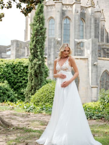 BS504 Brautkleid Fashion Queen bei VeRina Brautmoden in Hille Rothenuffeln Umstandskleid Tüllkleid Floralespitzenelemte V Ausschnit Rücken V Ausschnitt Träger1