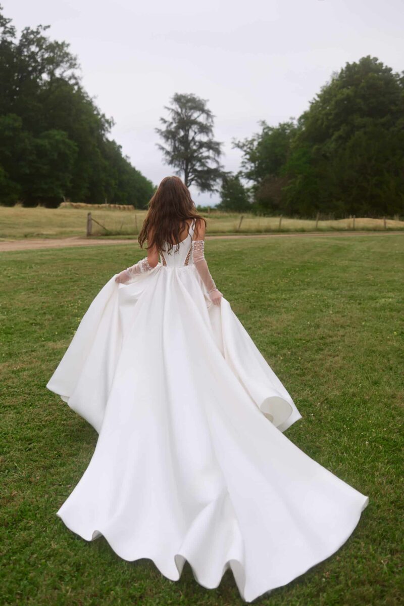 Belinda Brautkleid Anne Mariee bei VeRina Brautmoden in Hille Rothenuffeln Herz Korsage breite Träger 2 Cutouts Perlen Beinschlitz 6