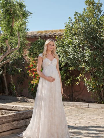 DTS504 Brautkleid Fashion Queen bei VeRina Brautmoden in Hille Rothenuffeln Umstandskleid Tüllkleid Floralespitzenelemte Glitzer V Ausschnit Rücken V Ausschnitt Träger1 