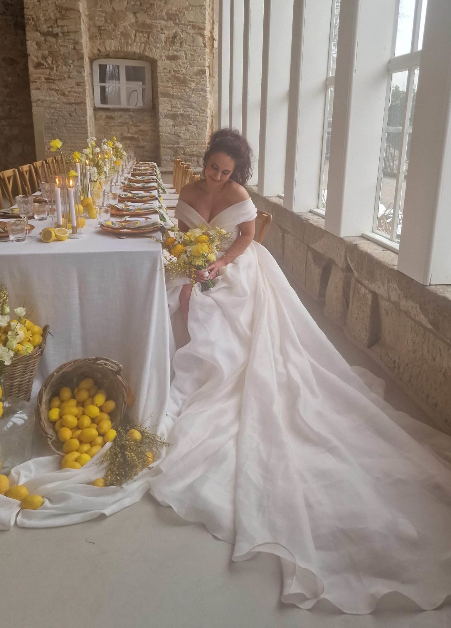 hochzeit in italien braut zwischen zitronendeko