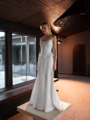 Corsage Modell Bleik ivory LeRina